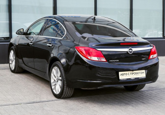 Подержанный автомобиль Opel Insignia Sedan 2013 года (3 фото)