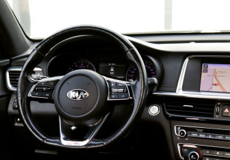 Подержанный автомобиль Kia Optima Sedan 2019 года (11 фото)