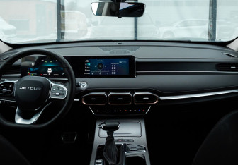 Подержанный автомобиль Jetour X70 Plus 2023 года (11 фото)