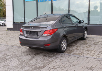 Подержанный автомобиль Hyundai Solaris Sedan 2012 года (5 фото)