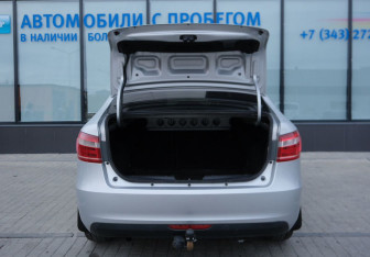 Подержанный автомобиль LADA (ВАЗ) Vesta Sedan 2019 года (18 фото)