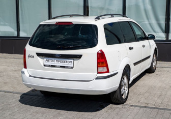 Подержанный автомобиль Ford Focus Wagon 2004 года (5 фото)