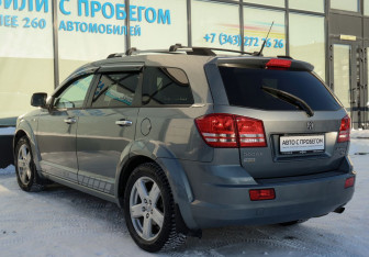 Подержанный автомобиль Dodge Journey 2010 года (3 фото)