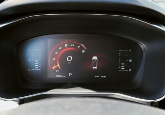 Подержанный автомобиль Geely Atlas Pro 2022 года (10 фото)