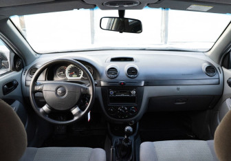 Подержанный автомобиль Chevrolet Lacetti Wagon 2011 года (12 фото)