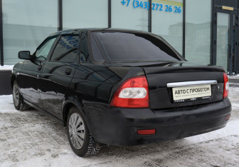 Подержанный автомобиль LADA (ВАЗ) Priora Sedan 2010 года (3 фото)