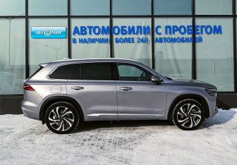 Подержанный автомобиль Geely Monjaro 2023 года (6 фото)