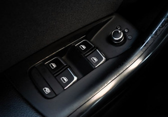 Подержанный автомобиль Audi Q3 2012 года (13 фото)