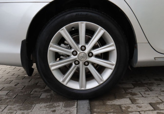 Подержанный автомобиль Toyota Camry Sedan 2012 года (23 фото)