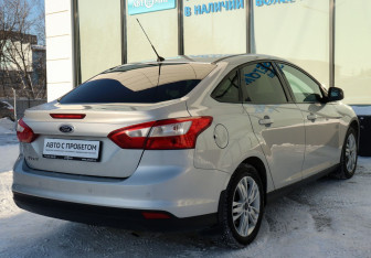Подержанный автомобиль Ford Focus Sedan 2012 года (5 фото)