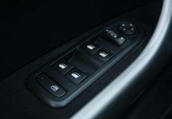 Подержанный автомобиль Peugeot 408 2014 года (11 фото)