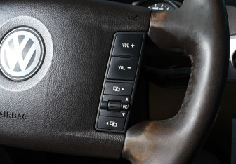 Подержанный автомобиль Volkswagen Touareg 2008 года (13 фото)
