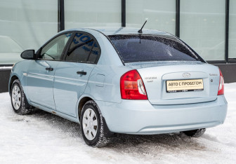 Подержанный автомобиль Hyundai Verna Sedan 2007 года (3 фото)