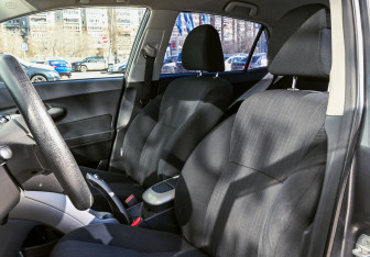 Подержанный автомобиль Toyota Auris Hatchback 2009 года (14 фото)