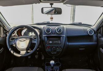 Подержанный автомобиль LADA (ВАЗ) Granta Liftback 2015 года (12 фото)