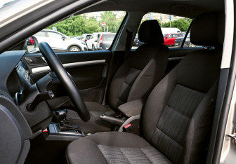 Подержанный автомобиль Skoda Octavia Liftback 2013 года (17 фото)