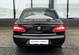 Подержанный автомобиль Skoda Superb Liftback 2012 года (4 фото)