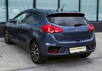 Подержанный автомобиль Kia Ceed Hatchback 2015 года (3 фото)