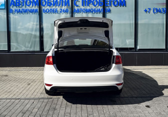 Подержанный автомобиль Volkswagen Jetta Sedan 2014 года (18 фото)
