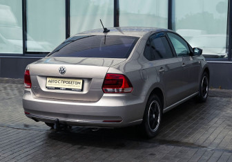 Подержанный автомобиль Volkswagen Polo Sedan 2017 года (16 фото)