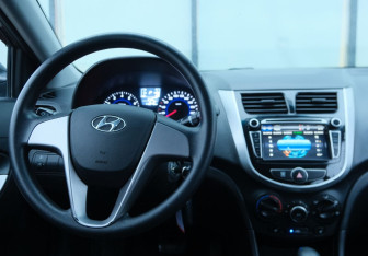 Подержанный автомобиль Hyundai Solaris Sedan 2014 года (10 фото)