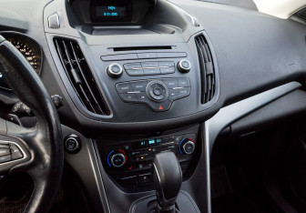 Подержанный автомобиль Ford Kuga 2018 года (15 фото)