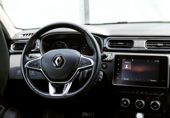 Подержанный автомобиль Renault Arkana 2019 года (20 фото)
