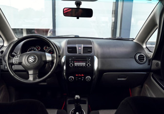 Подержанный автомобиль Suzuki SX4 Hatchback 2011 года (17 фото)