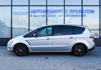 Подержанный автомобиль Ford S-MAX 2008 года (2 фото)