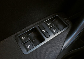 Подержанный автомобиль Volkswagen Polo Sedan 2011 года (12 фото)