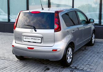 Подержанный автомобиль Nissan Note 2012 года (5 фото)