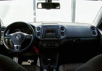 Подержанный автомобиль Volkswagen Tiguan 2014 года (18 фото)