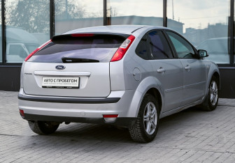 Подержанный автомобиль Ford Focus Hatchback 2006 года (5 фото)