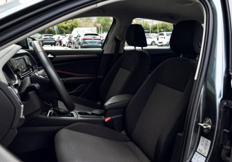 Подержанный автомобиль Volkswagen Jetta Sedan 2020 года (17 фото)