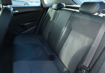 Подержанный автомобиль Opel Astra Hatchback 2011 года (18 фото)