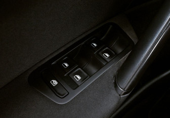 Подержанный автомобиль Volkswagen Golf Hatchback 2013 года (12 фото)