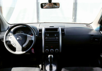 Подержанный автомобиль Nissan X-Trail 2012 года (17 фото)
