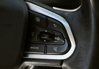 Подержанный автомобиль Geely Atlas Pro 2023 года (13 фото)