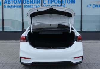 Подержанный автомобиль Hyundai Solaris Sedan 2018 года (19 фото)