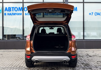 Подержанный автомобиль Ford Kuga 2015 года (22 фото)