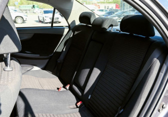 Подержанный автомобиль Toyota Corolla Sedan 2012 года (15 фото)
