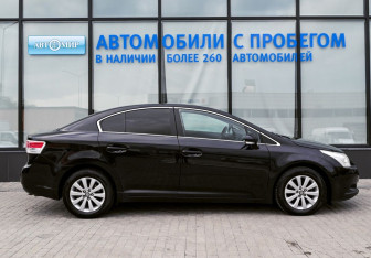 Подержанный автомобиль Toyota Avensis Sedan 2009 года (6 фото)