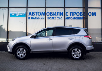 Подержанный автомобиль Toyota RAV4 2018 года (2 фото)