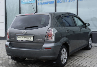 Подержанный автомобиль Toyota Corolla Verso 2006 года (5 фото)