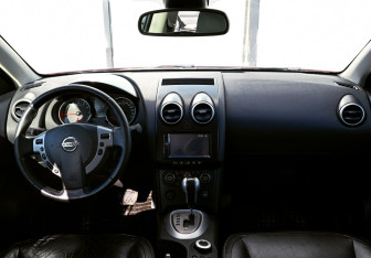 Подержанный автомобиль Nissan Qashqai 2007 года (12 фото)