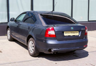 Подержанный автомобиль Skoda Octavia Liftback 2011 года (3 фото)