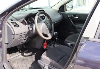 Подержанный автомобиль Renault Megane Sedan 2007 года (9 фото)