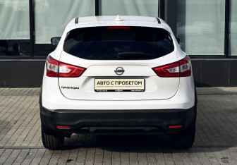 Подержанный автомобиль Nissan Qashqai 2016 года (4 фото)