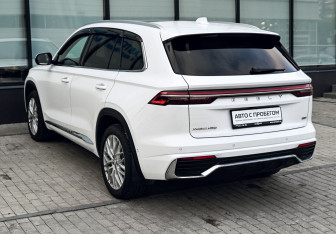 Подержанный автомобиль Geely Monjaro 2024 года (3 фото)