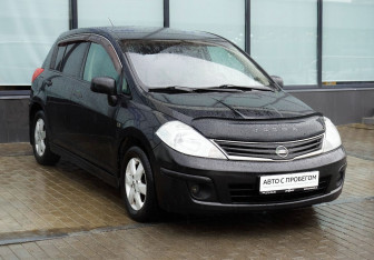 Подержанный автомобиль Nissan Tiida Hatchback 2011 года (7 фото)